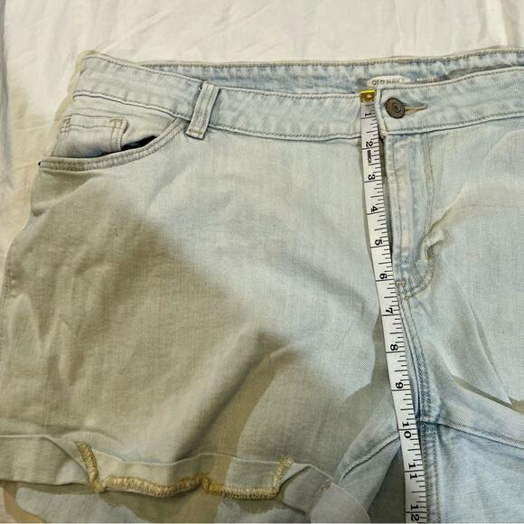 Old Navy Boyfriend Fit Cuffed Light Wash Denim Short size 16W - Picture 8 of 12